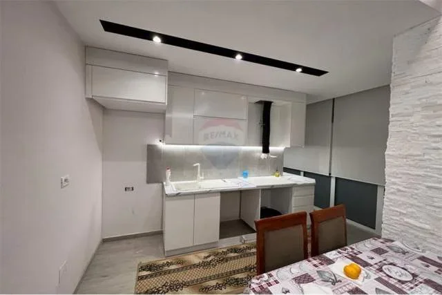 Tirane, jepet me qera Vile 2 Katshe Kati 2, 160 m² 500 Euro (Kamez)
