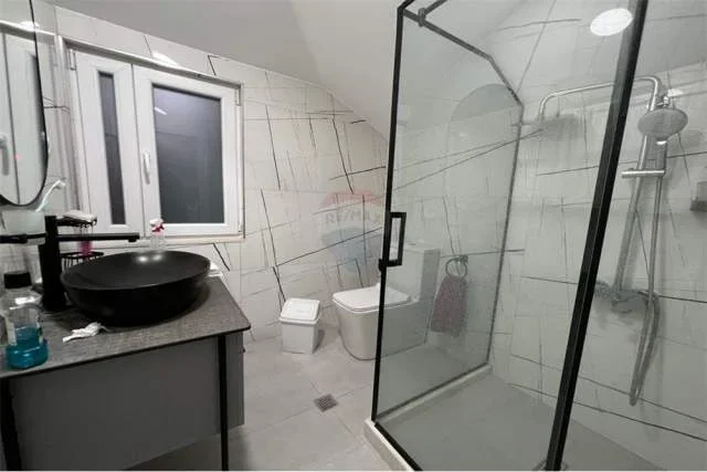 Tirane, jepet me qera Vile 2 Katshe Kati 2, 160 m² 500 Euro (Kamez)