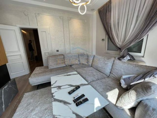 Tirane, jepet me qera apartament Kati 5, 180 m² 1.600 Euro (Kopshti Zoologjik)