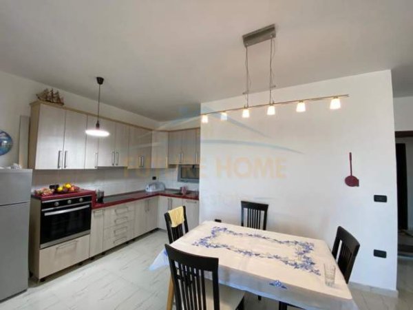 Durres, jepet me qera apartament Kati 7, 93 m² 300 Euro (ish urt)