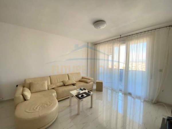 Durres, jepet me qera apartament Kati 7, 93 m² 300 Euro (ish urt)