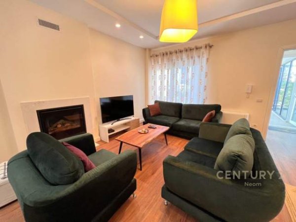 Tirane, jepet me qera Vile 3+1 Kati 3, 240 m² 2.000 Euro (Teg)