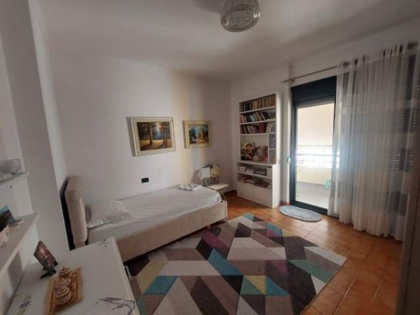 Vlore, jepet me qera apartament 2+1+BLK Kati 8, 55 Euro (Ne fillim te Lungomares)