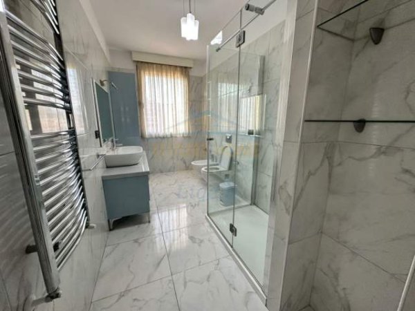 Tirane, jepet me qera apartament 3+1+BLK Kati 7, 150 m² 1.500 Euro (Rruga e Kosovarve)