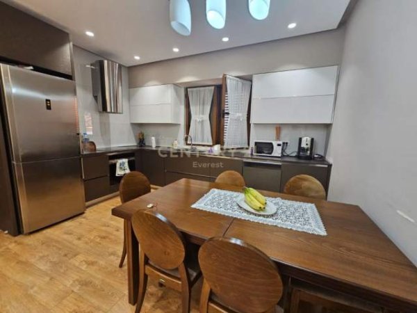 Tirane, jepet me qera apartament 3+1+BLK Kati 3, 110 m² 500 Euro (Rruga 5 Maji)