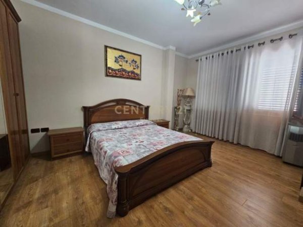 Tirane, jepet me qera apartament 3+1+BLK Kati 3, 110 m² 500 Euro (Rruga 5 Maji)