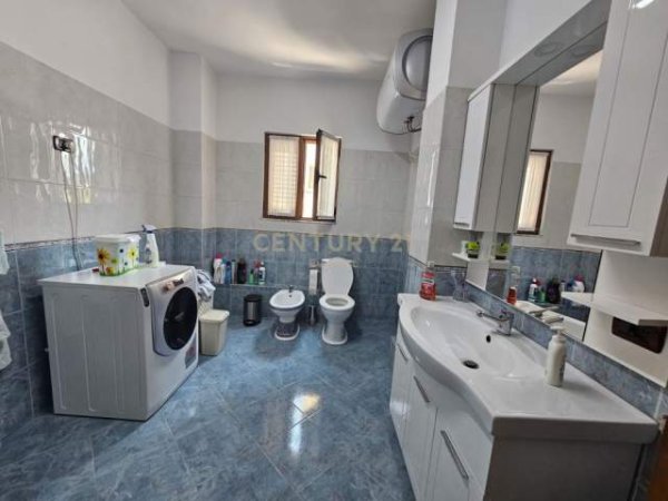 Tirane, jepet me qera apartament 3+1+BLK Kati 3, 110 m² 500 Euro (Rruga 5 Maji)