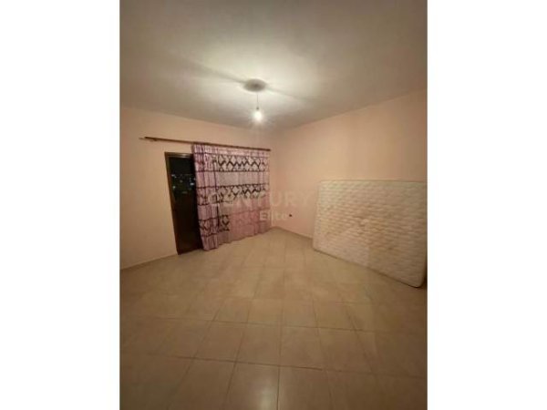 Tirane, jepet me qera apartament 3+1 Kati 2, 150 m² 350 Euro (Shkoze)