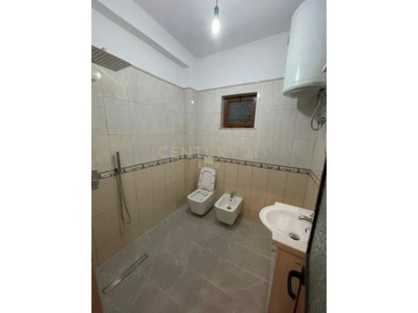 Tirane, jepet me qera apartament 3+1 Kati 2, 150 m² 350 Euro (Shkoze)