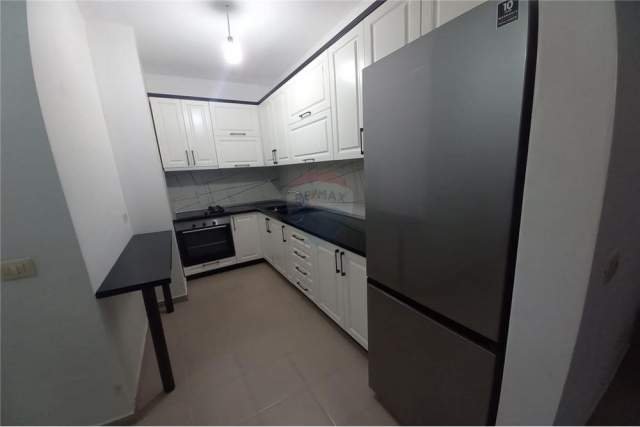 Tirane, jepet me qera apartament 2+1 Kati 4, 95 m² 40.000 Leke (Bulevardi i Kasharit)