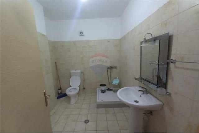 Tirane, jepet me qera apartament 2+1 Kati 4, 95 m² 40.000 Leke (Bulevardi i Kasharit)