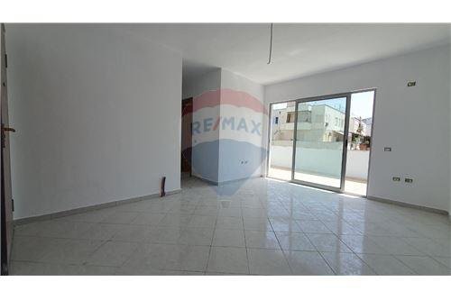 Tirane, shitet garsonier Kati 4, 44 m² 69.000 Euro (Kristal Center)