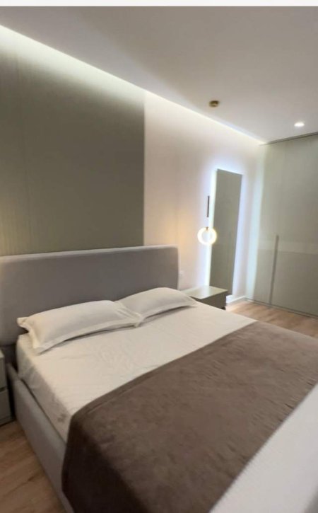 Tirane, jepet me qera apartament 1+1+BLK Kati 3, 70 m² 500 Euro (Xhamlliku)
