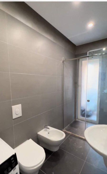 Tirane, jepet me qera apartament 1+1+BLK Kati 3, 70 m² 500 Euro (Xhamlliku)