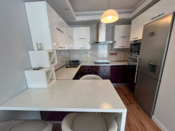 Tirane, shitet apartament 2+1 Kati 8, 99 m² 180.000 Euro (21 DHJETORI)