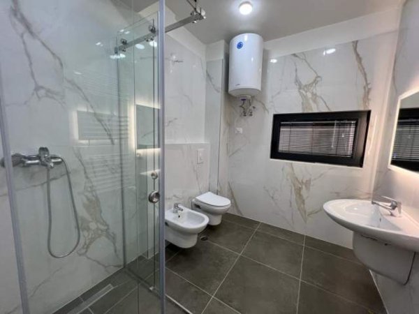 Tirane, jepet me qera apartament duplex 260 m² 1.300 Euro (Kodra e Diellit)