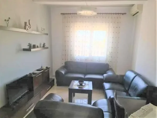 Tirane, jepet me qera apartament 2+1 75 m² 400 Euro (Prane ish Restorant Durresit)