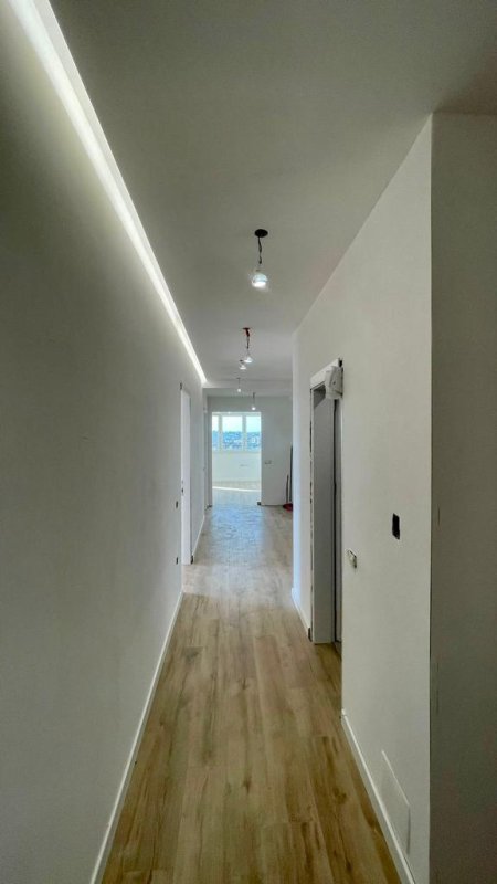 Tirane, shes apartament 2+1 Kati 6, 137 m² 155.000  (BAR ARTISTI)