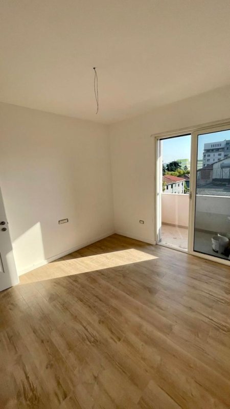 Tirane, shitet apartament 2+1+BLK Kati 8, 137 m² 155.000 Euro (Spitali Amerikan/Bar Artist)