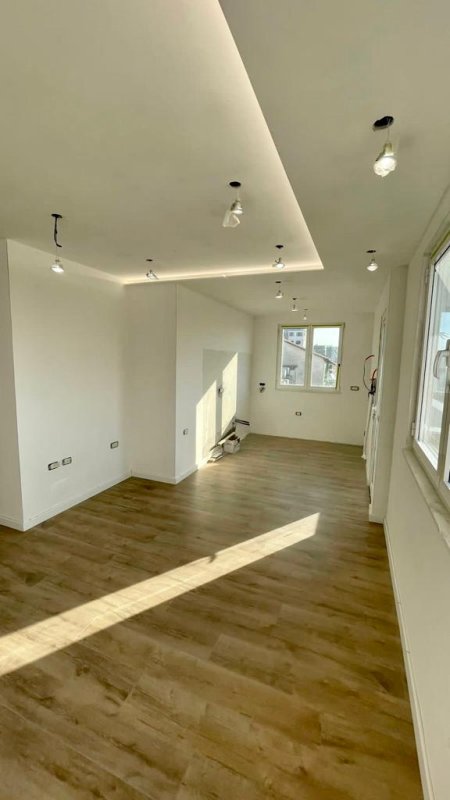 Tirane, shes apartament 2+1 Kati 6, 137 m² 155.000  (BAR ARTISTI)