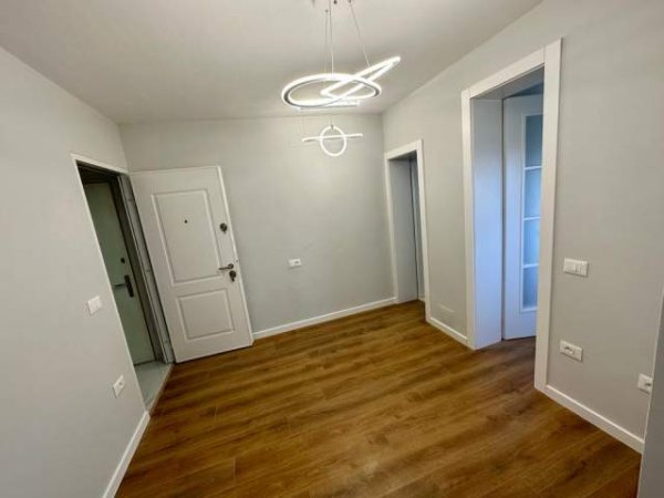 Tirane, shes apartament 2+1 Kati 6, 137 m² 155.000  (BAR ARTISTI)