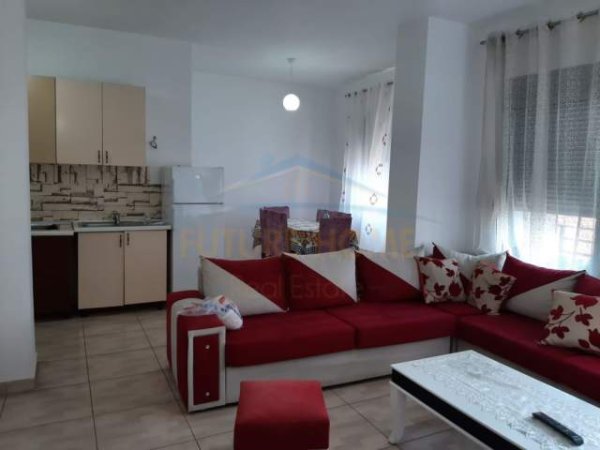 Tirane, jepet me qera apartament 2+1+BLK Kati 8, 116 m² 450 Euro (unaza e re)