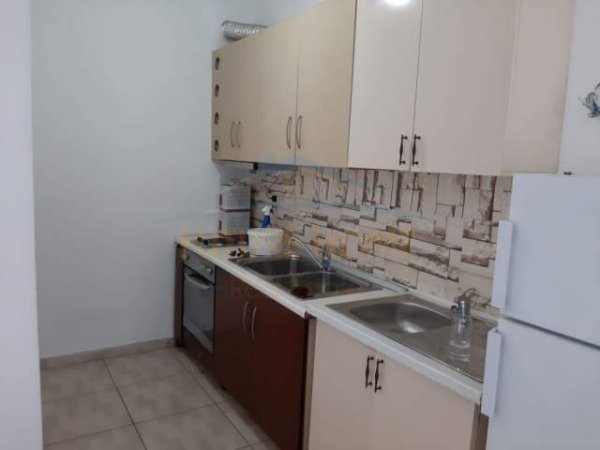 Tirane, jepet me qera apartament 2+1+BLK Kati 8, 116 m² 450 Euro (unaza e re)