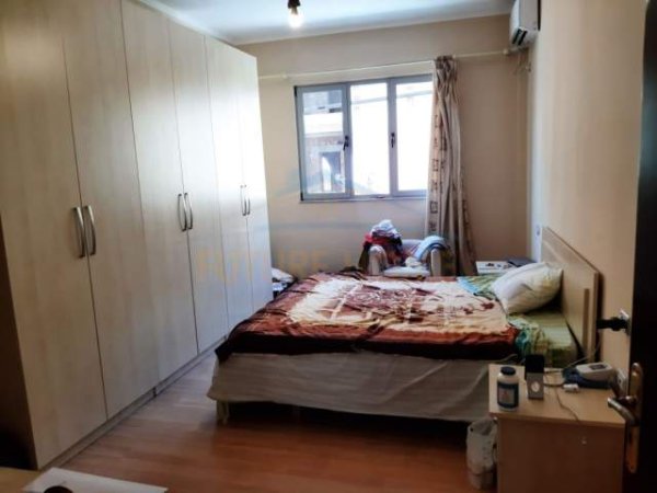 Tirane, jepet me qera apartament 2+1 Kati 2, 150 m² 500 Euro