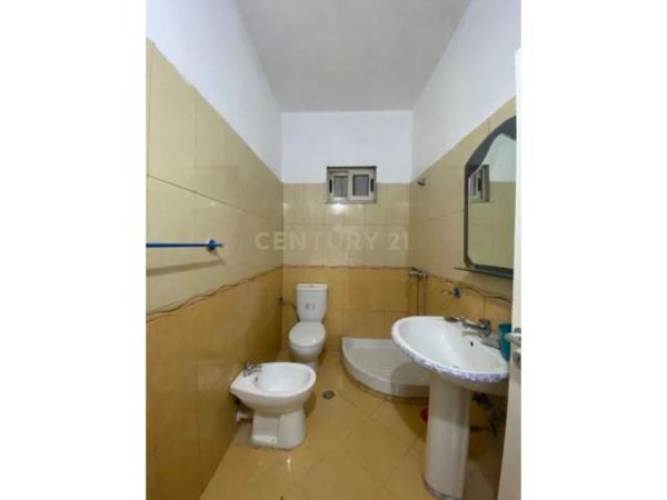 Tirane, shitet apartament 2+1 Kati 1, 105 m² 145.000 Euro (XHAMIA E TABAKEVE)