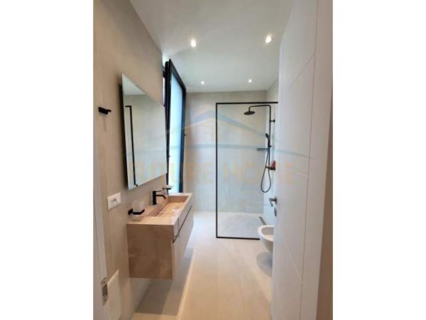 Tirane, jepet me qera Vile 1 Katshe Kati 1, 170 m² 3.500 Euro (Teg)