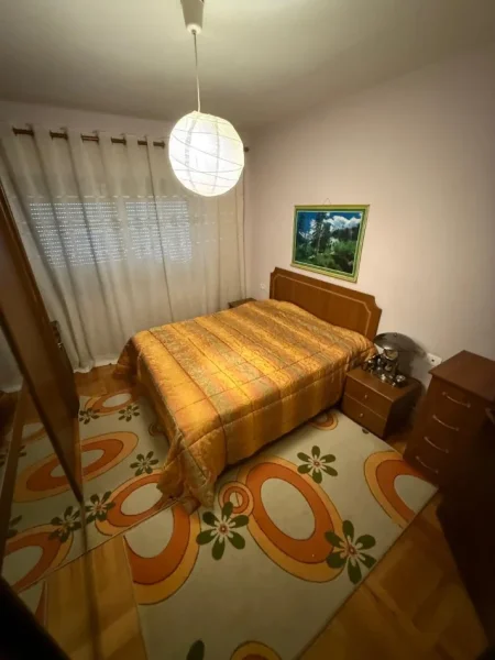 Tirane, jepet me qera apartament 2+1 Kati 4, 75 m² 700 € (pazari ri)
