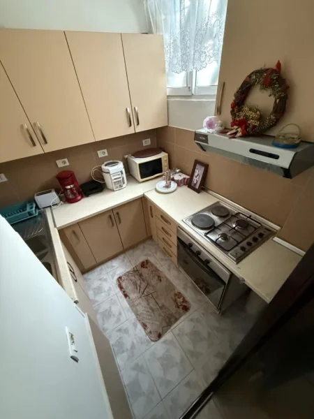 Tirane, jepet me qera apartament 2+1 Kati 4, 75 m² 700 € (pazari ri)