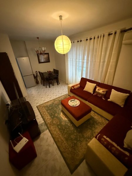 Tirane, jepet me qera apartament 2+1 Kati 4, 75 m² 700 € (pazari ri)