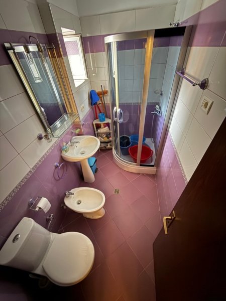 Tirane, jepet me qera apartament 2+1 Kati 4, 75 m² 700 € (pazari ri)