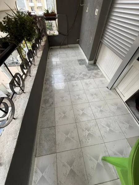 Tirane, jepet me qera apartament 2+1 Kati 4, 75 m² 700 € (pazari ri)