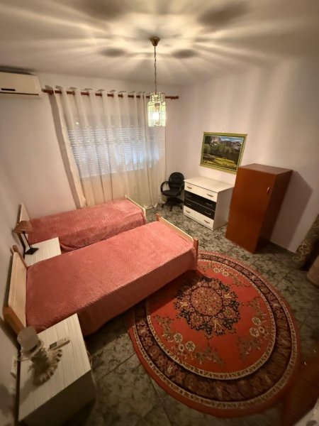 Tirane, jepet me qera apartament 2+1 Kati 4, 75 m² 700 € (pazari ri)
