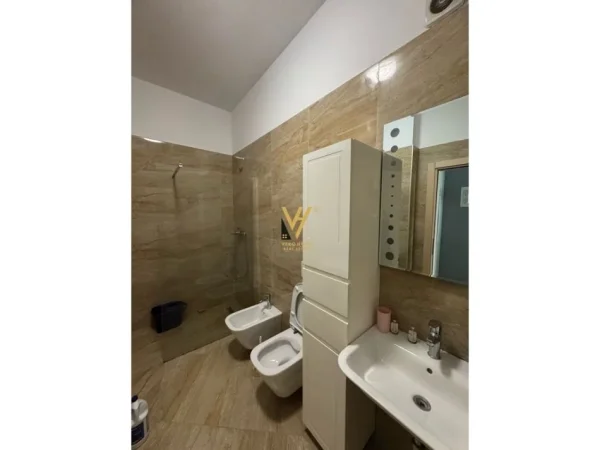 Tirane, jepet me qera apartament 1+1+Ballkon Kati 4, 67 m² 750 € (SQUARE 21)