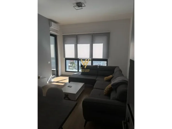 Tirane, jepet me qera apartament 1+1+Ballkon Kati 4, 67 m² 750 € (SQUARE 21)