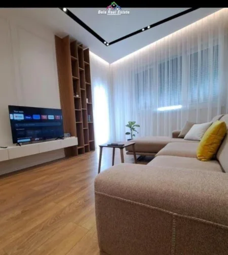 Tirane, jepet me qera apartament 1+1+Ballkon Kati 6, 65 m² 570 € (kinostudio)