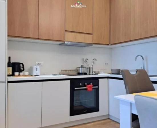 Tirane, jepet me qera apartament 1+1+Ballkon Kati 6, 65 m² 570 € (kinostudio)