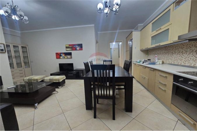 Tirane, jepet me qera apartament 1+1 Kati 5, 75 m² 550 € (rruga e kavajes)