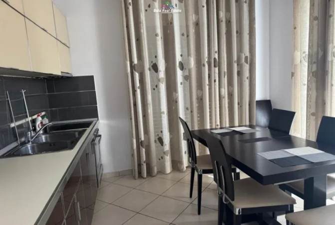 Tirane, jepet me qera Vile 3+1 Kati 2, 152 m² 620 € (selitre)