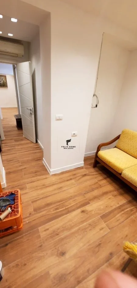 Tirane, jepet me qera apartament 2+1 Kati 1, 75 m² 650 € (MEDRESEJA)