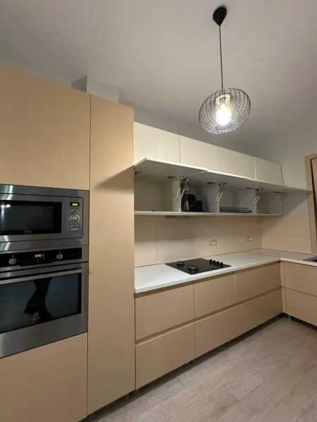 Tirane, jepet me qera apartament 2+1+Aneks+Ballkon Kati 1, 110 m² 650 €