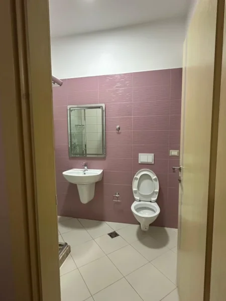 Tirane, jepet me qera apartament 2+1+Aneks+Ballkon Kati 1, 110 m² 650 €