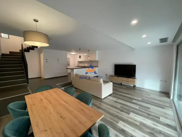 Tirane, shitet Vile 3 Katshe Kati 3, 205 m² 650.000 € 