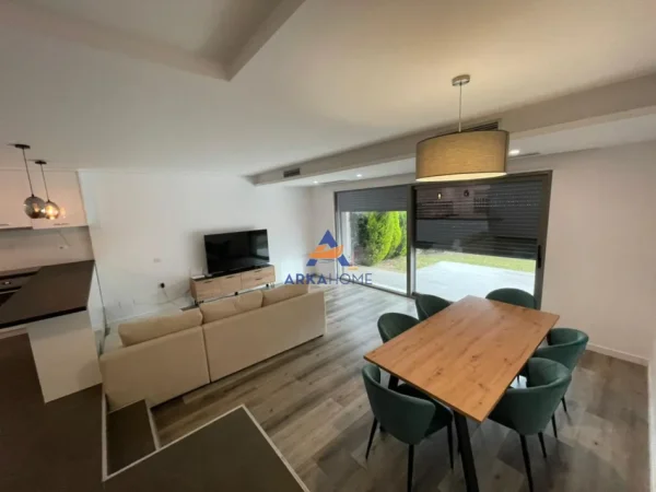 Tirane, shitet Vile 3 Katshe Kati 3, 205 m² 650.000 € 