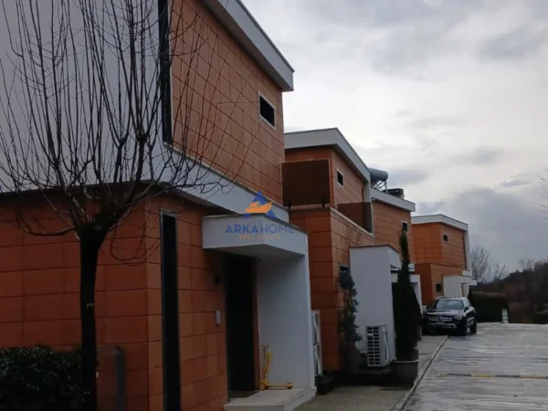 Tirane, shitet Vile 3 Katshe Kati 3, 205 m² 650.000 € 