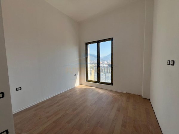Tirane, shitet apartament 3+1+Aneks+Ballkon , 133 m² 399.000 € (Rruga e Barrikadave)