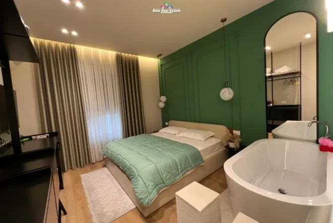 Tirane, jepet me qera garsonier 1+1+Ballkon Kati 1, 30 m² 420 € (ali demi)